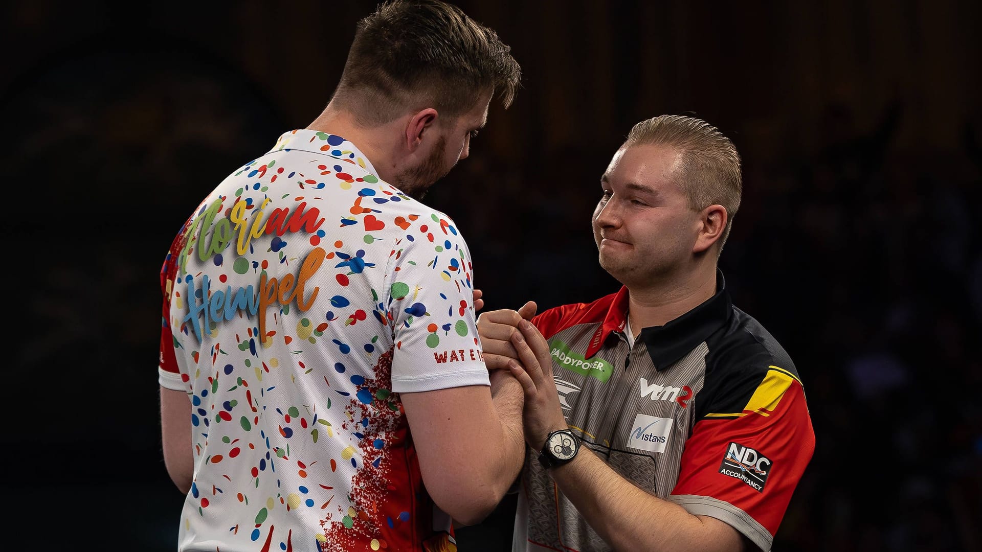 Für Dimitri van den Bergh (r.) war die Darts-WM wieder eine Enttäuschung.