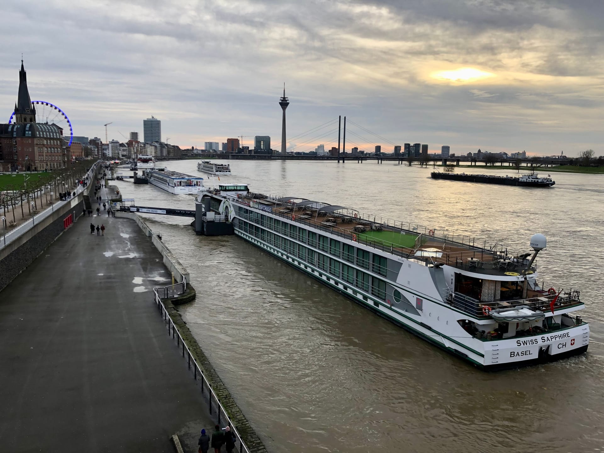 Seit Mittwoch sinkt der Rhein in Düsseldorf wieder.