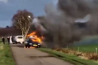 Feuerwerk explodiert in Auto
