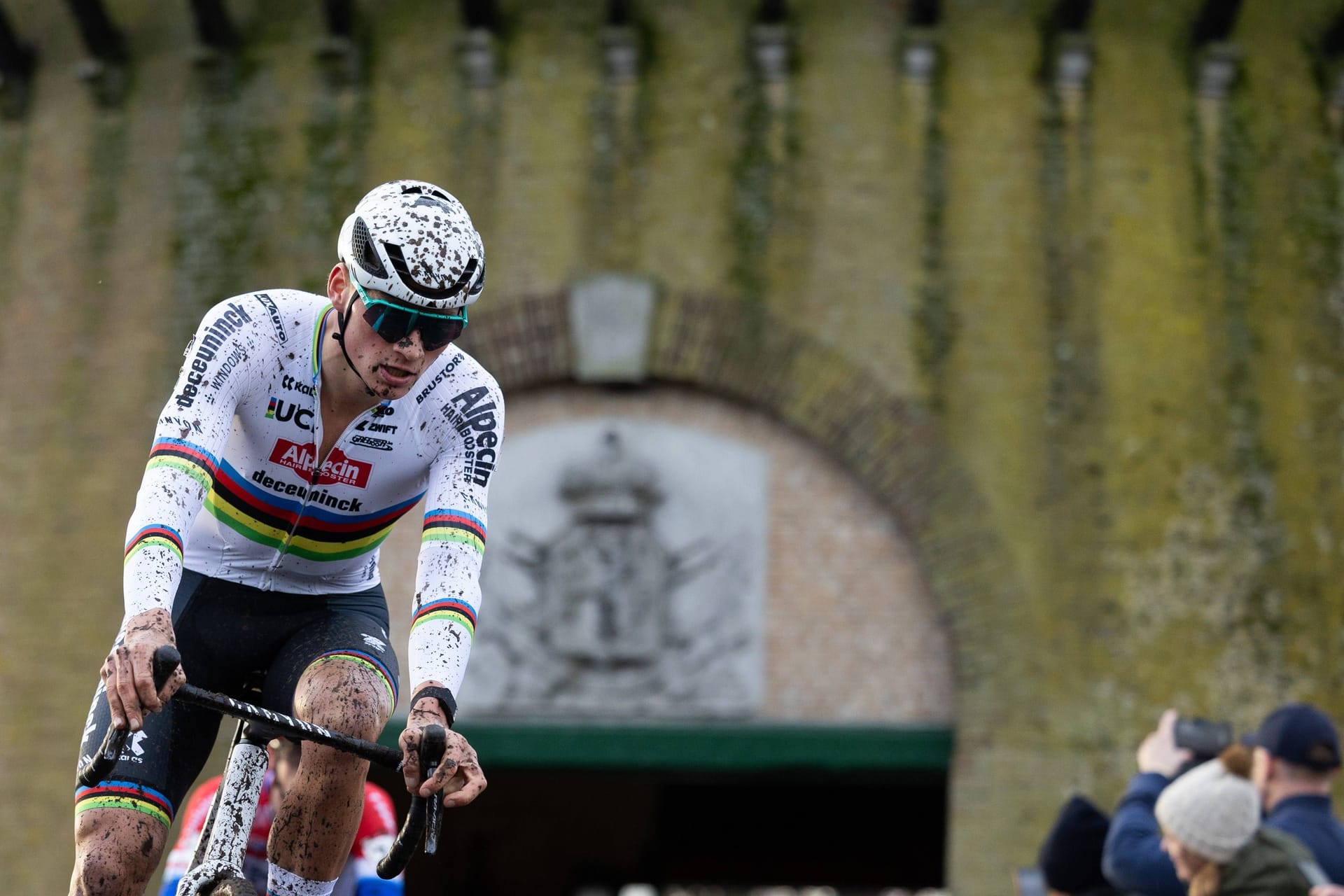 Mathieu van der Poel beim Rennen in Hulst (Archivbild): Er spuckte in Richtung Fans.