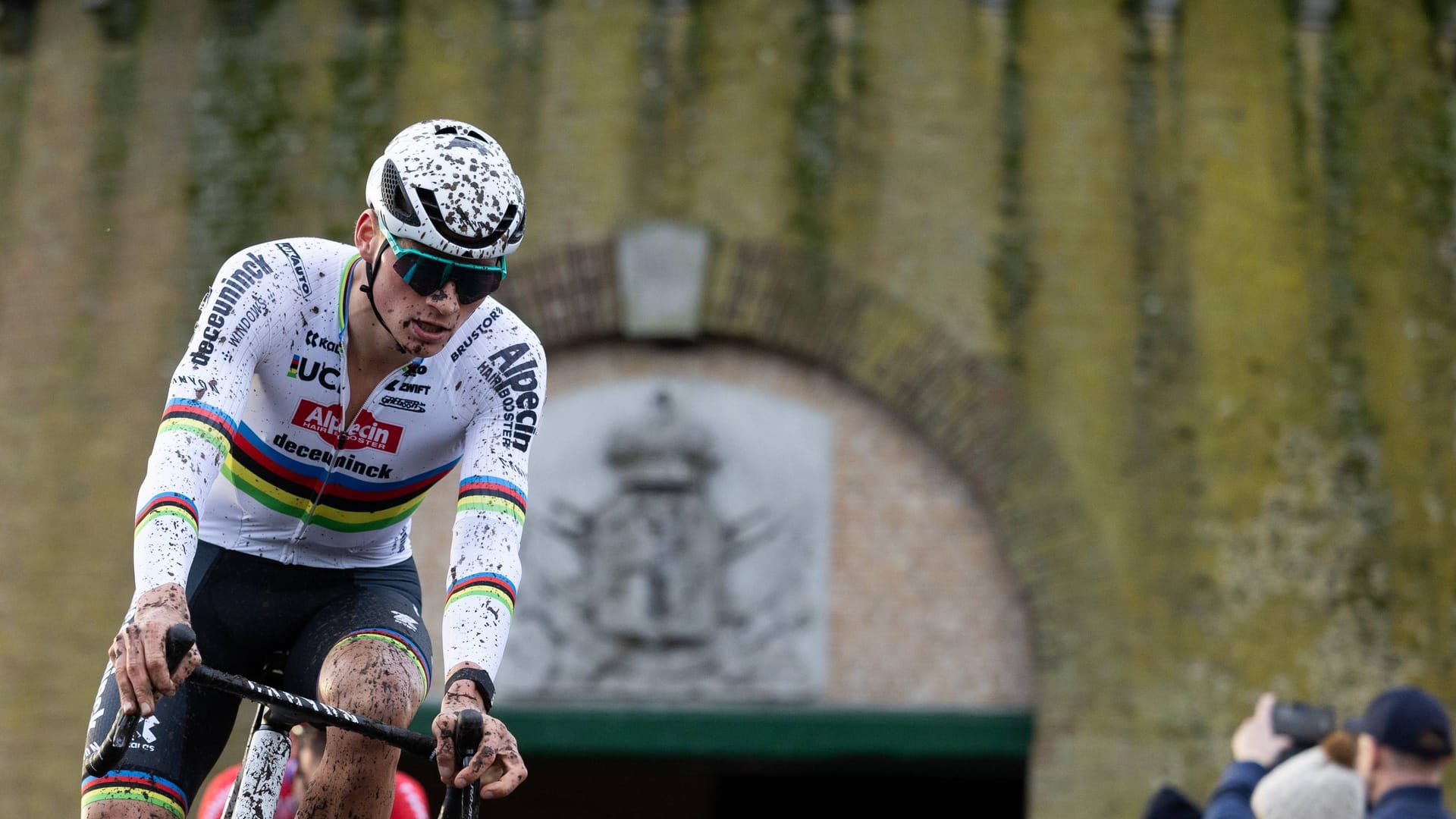 Mathieu van der Poel beim Rennen in Hulst (Archivbild): Er spuckte in Richtung Fans.