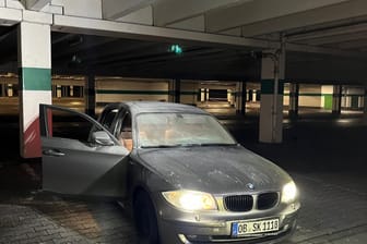 Ein grauer 1er-BMW: Das Auto wurde zuvor in Oberhausen gestohlen.