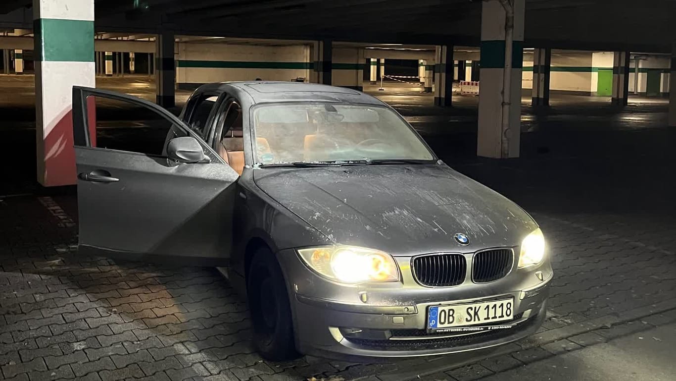 Ein grauer 1er-BMW: Das Auto wurde zuvor in Oberhausen gestohlen.