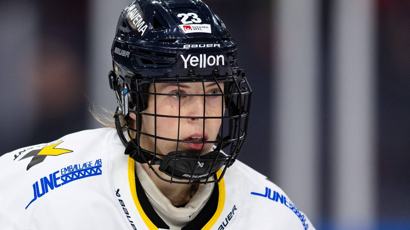 Sanni Hakala: Sie prallte bei einem Eishockey-Spiel unglücklich gegen einen Torpfosten.