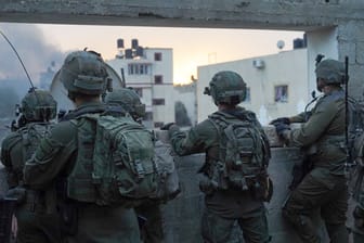 Israelische Soldaten im Gazastreifen: Ägypten hat einen Plan für die Beendigung des Krieges präsentiert.