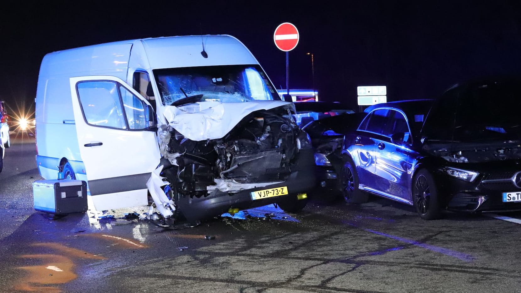 Acht Personen wurden durch die Massenkarambolage auf der Autobahn A3 verletzt.