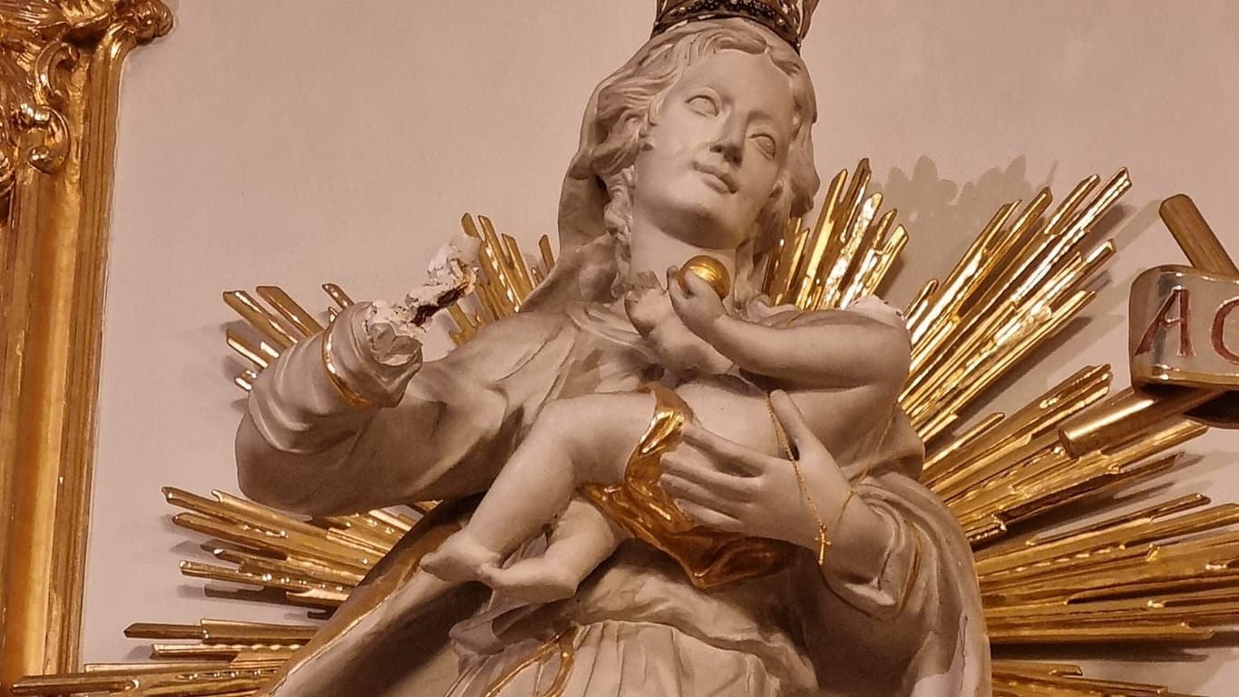 Die Marienstatue mit geköpftem Jesuskind: Die Figur soll aus dem 18. Jahrhundert stammen.
