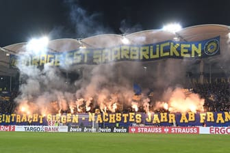 Einige Saarbrücken-Fans haben nach der Pokalsensation gegen Frankfurt Polizisten attackiert.