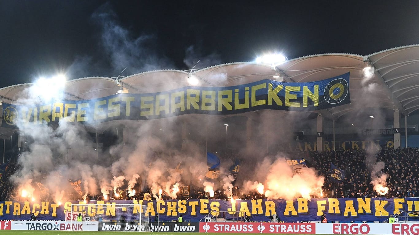 Einige Saarbrücken-Fans haben nach der Pokalsensation gegen Frankfurt Polizisten attackiert.