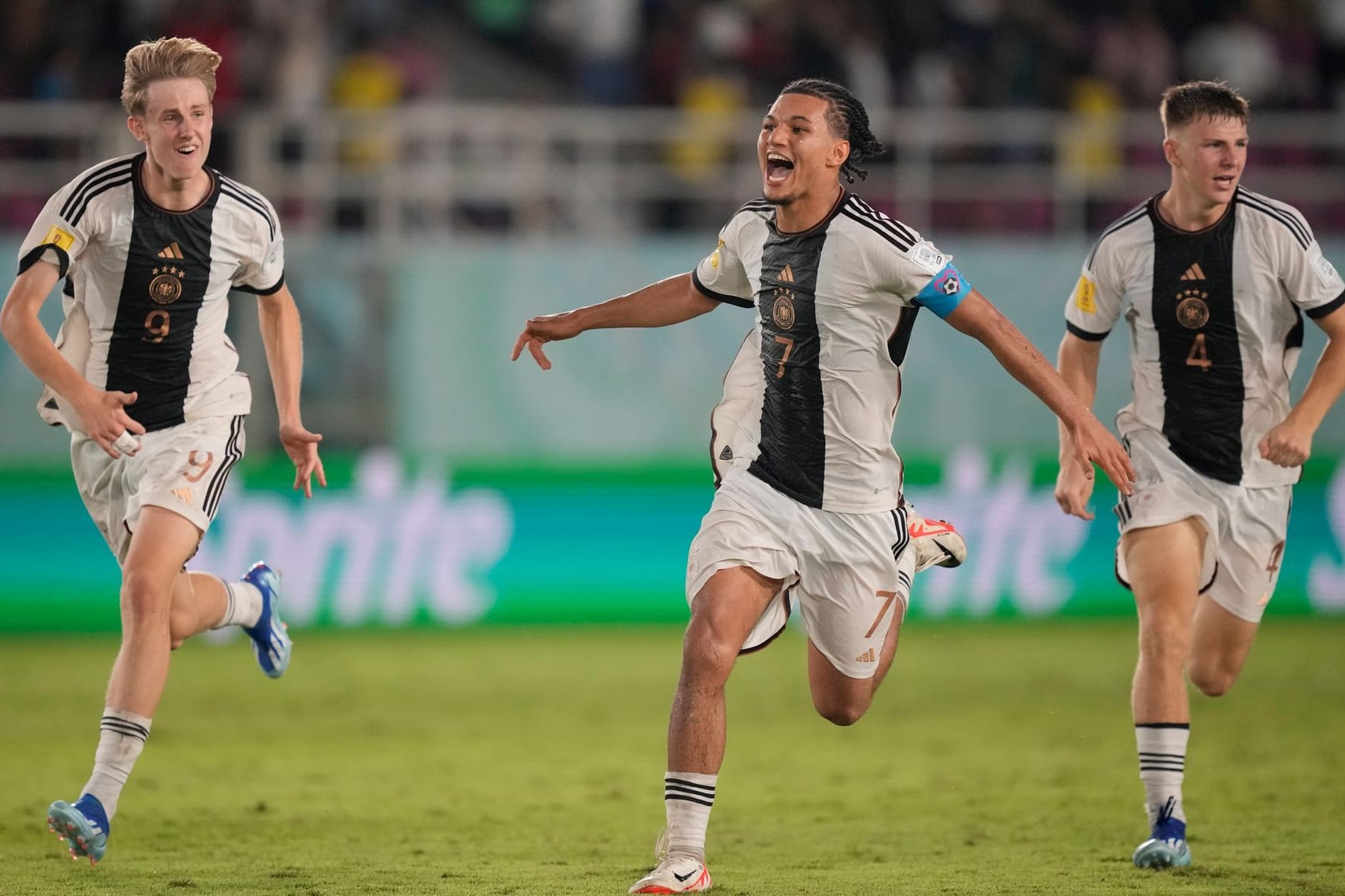 Deutschland jubelt: Die U17-Nationalmannschaft hat sich bei der Weltmeisterschaft den Titel gesichert.