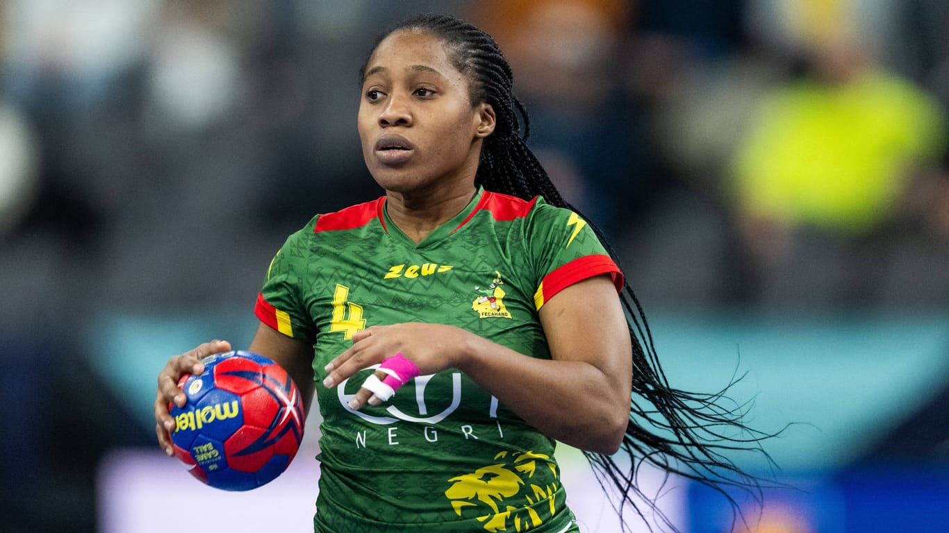 Genie Lupin Feudji Vengou: Sie ist eine von noch 14 kamerunischen Spielerinnen.