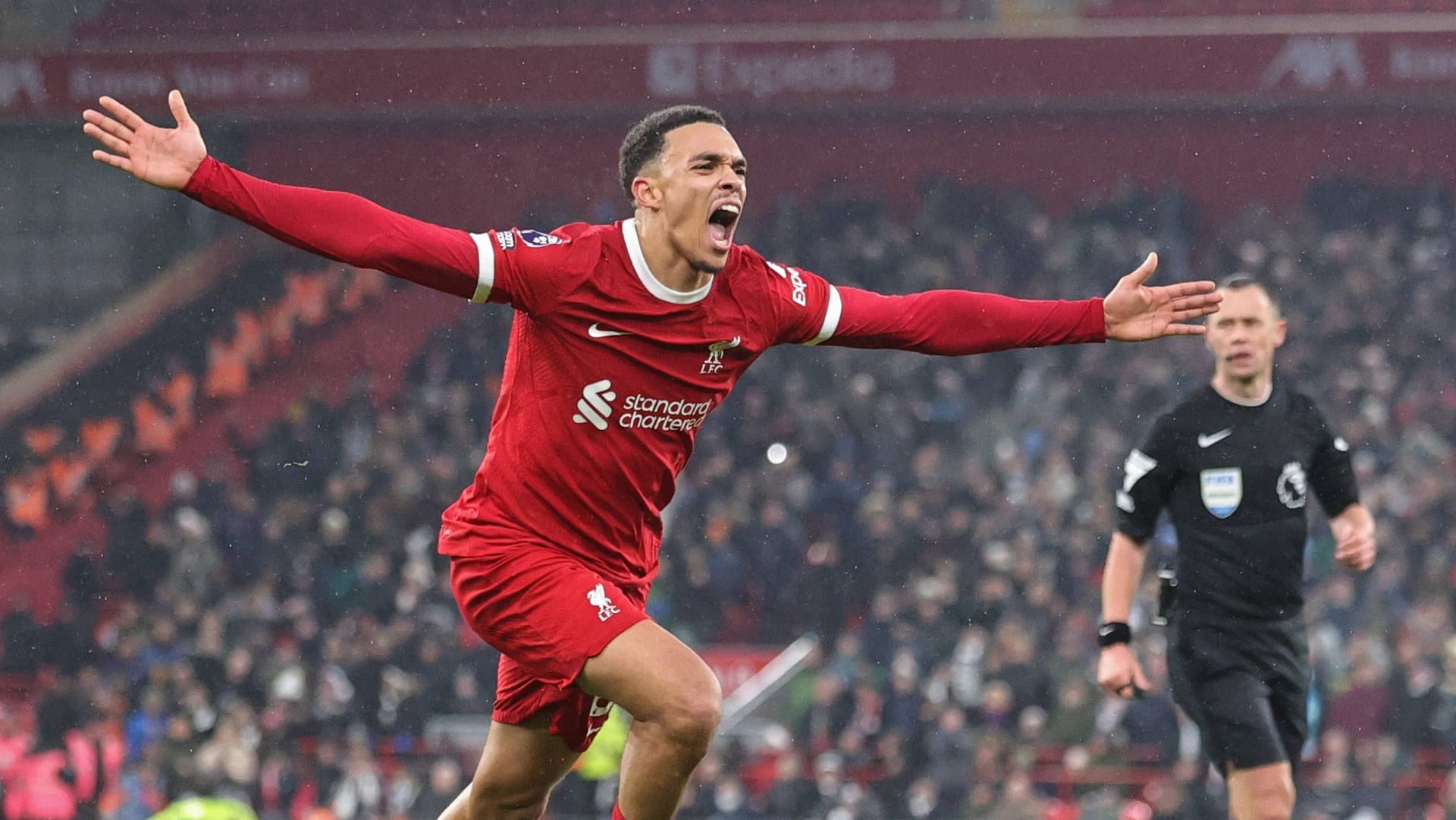 Trent Alexander-Arnold jubelt: Er erzielt den Siegtreffer für Liverpool.