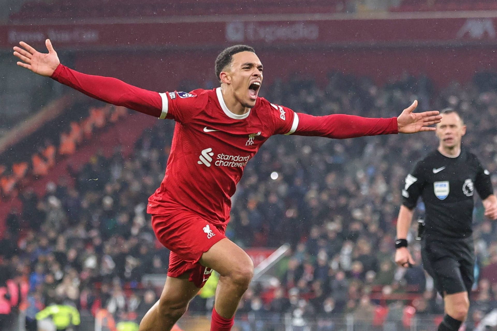 Trent Alexander-Arnold jubelt: Er erzielt den Siegtreffer für Liverpool.