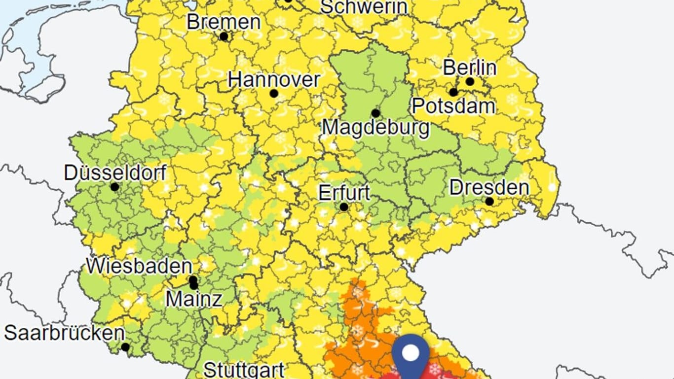 In Teilen Bayern gilt eine amtliche Unwetterwarnung: Aber auch weiter nördlich kann es gefährlich glatt werden.