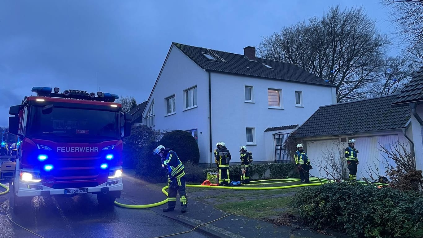 Kellerbrand in Bochum: Verletzt wurde niemand und auch eine Katze konnte gerettet werden.
