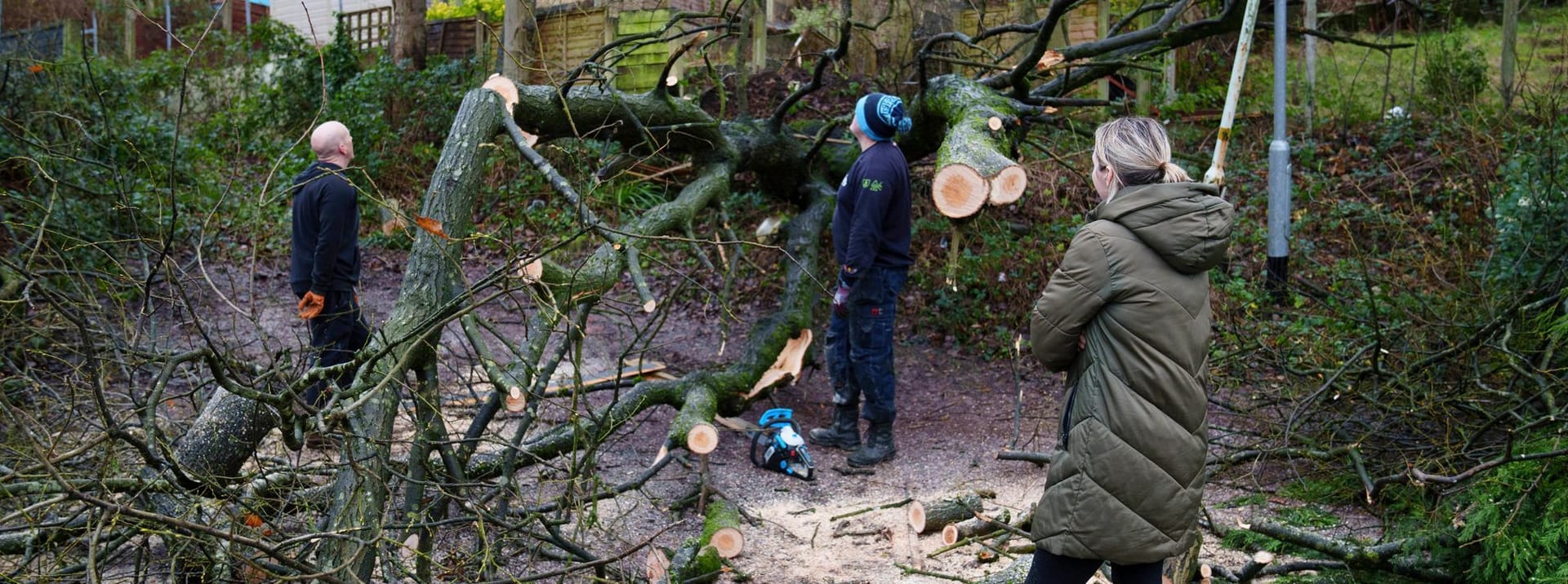 Aufräumarbeiten nach Sturm in England.