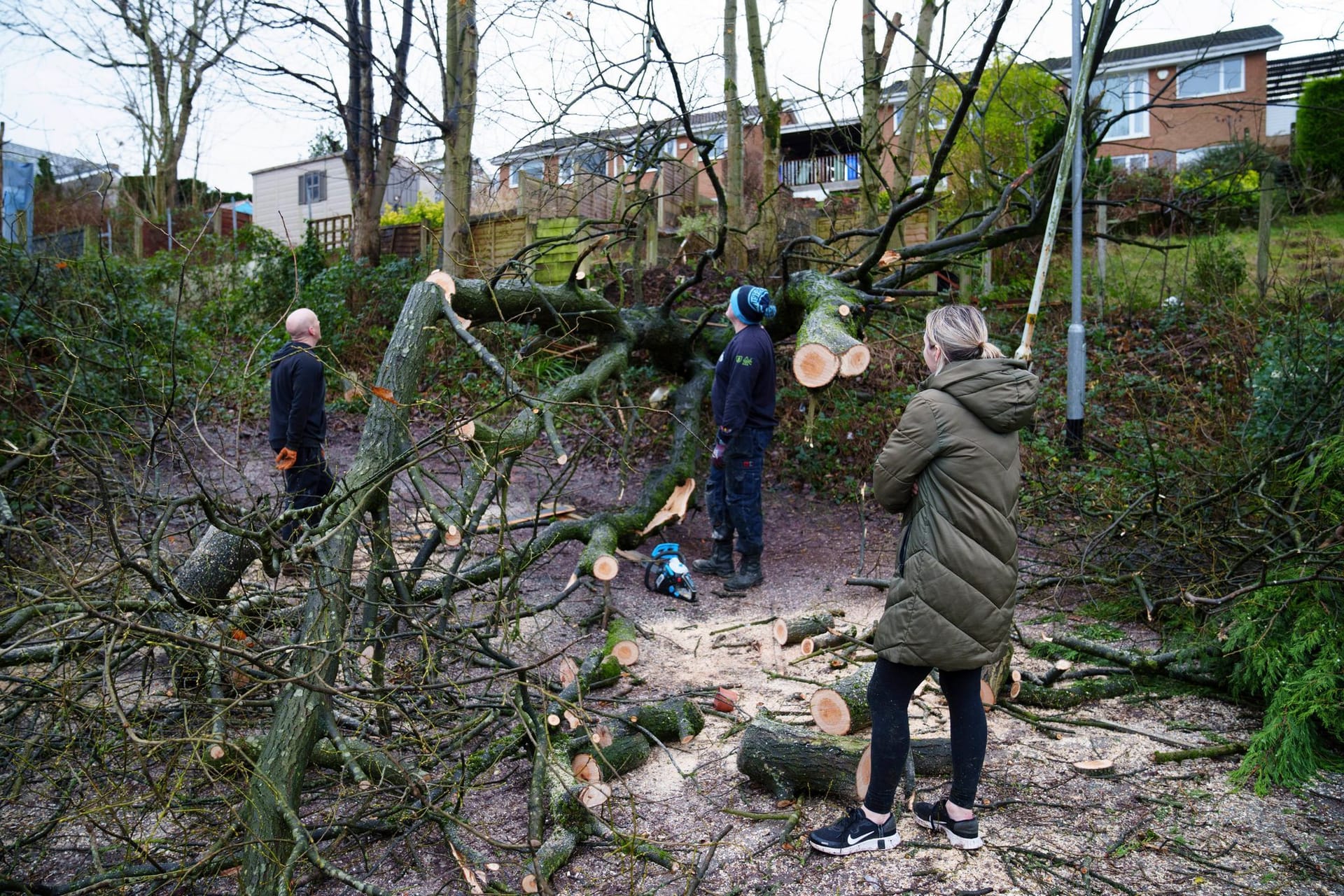 Aufräumarbeiten nach Sturm in England.