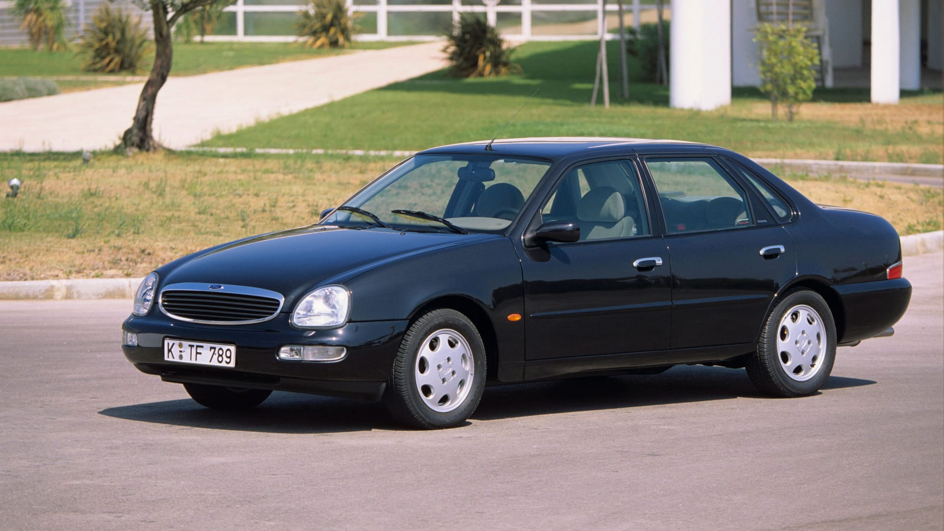 Gewöhnungsbedürftig: Der Ford Scorpio fuhr mit speziellen Proportionen vor.