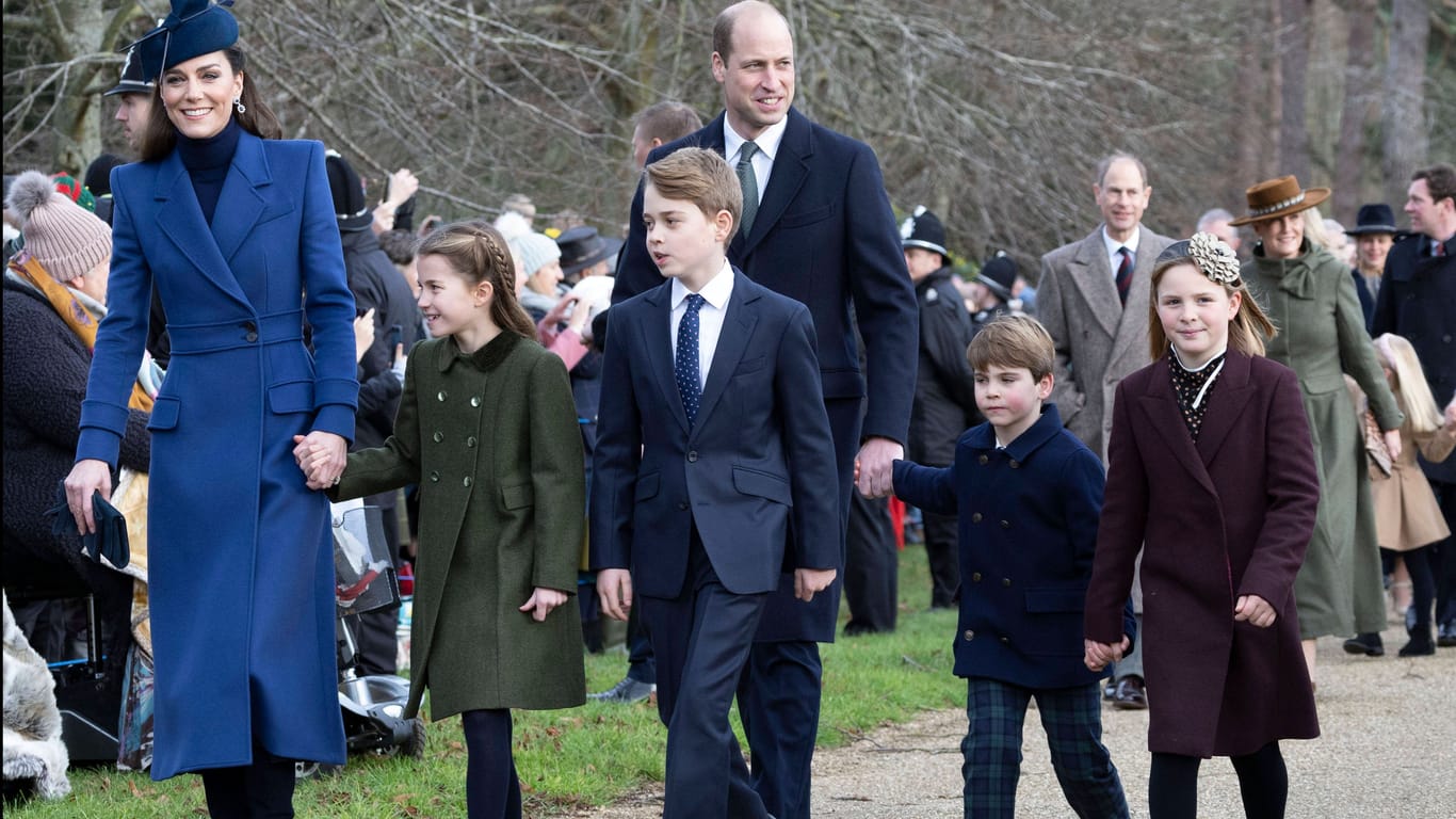 Prinzessin Kate und Prinz William mit ihren Kindern Prinzessin Charlotte, Prinz George und Prinz Louis sowie Mia Tindall am ersten Weihnachtstag.