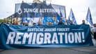 "Remigration" statt Willkommenskultur: Die AfD-Jugendorganisation "Junge Alternative" demonstriert im Oktober in Erfurt.