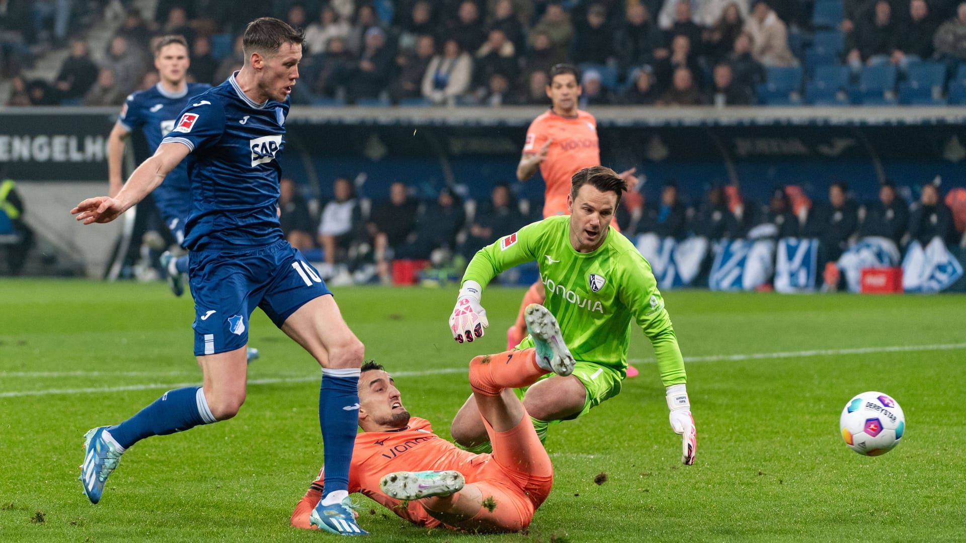 Das Tor zum 1:0 durch Erhan Masovic (M.): Eine Bochumer Serie ist gerissen.