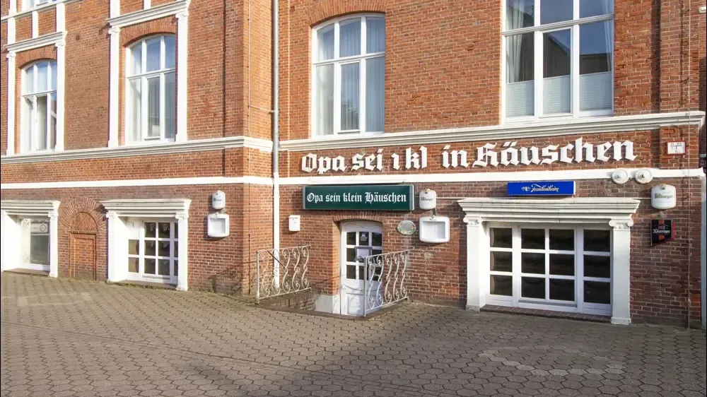 "Opa sein klein Häuschen" liegt direkt im Ortskern von Borkum.