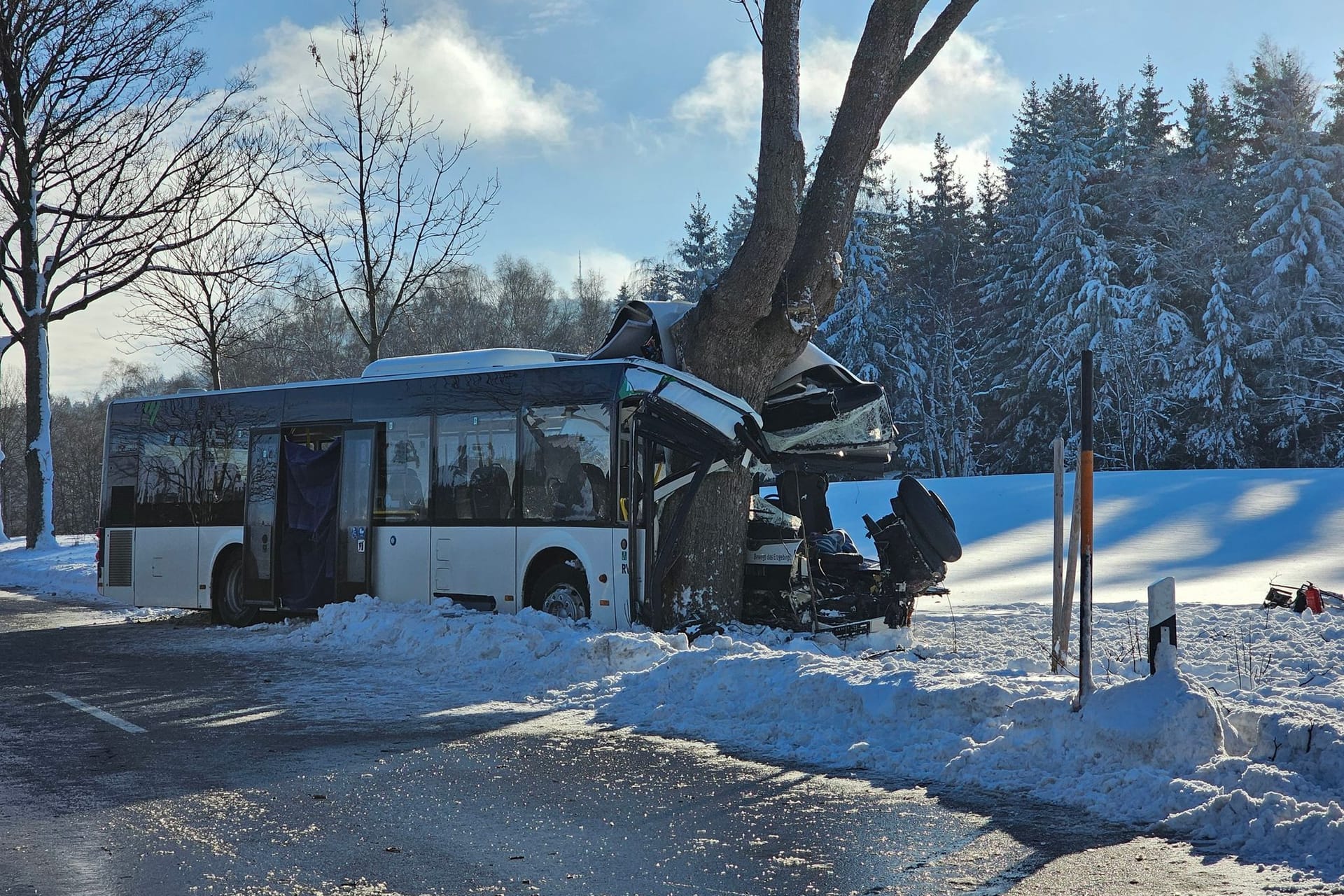 Schulbusunfall im Erzgebirge