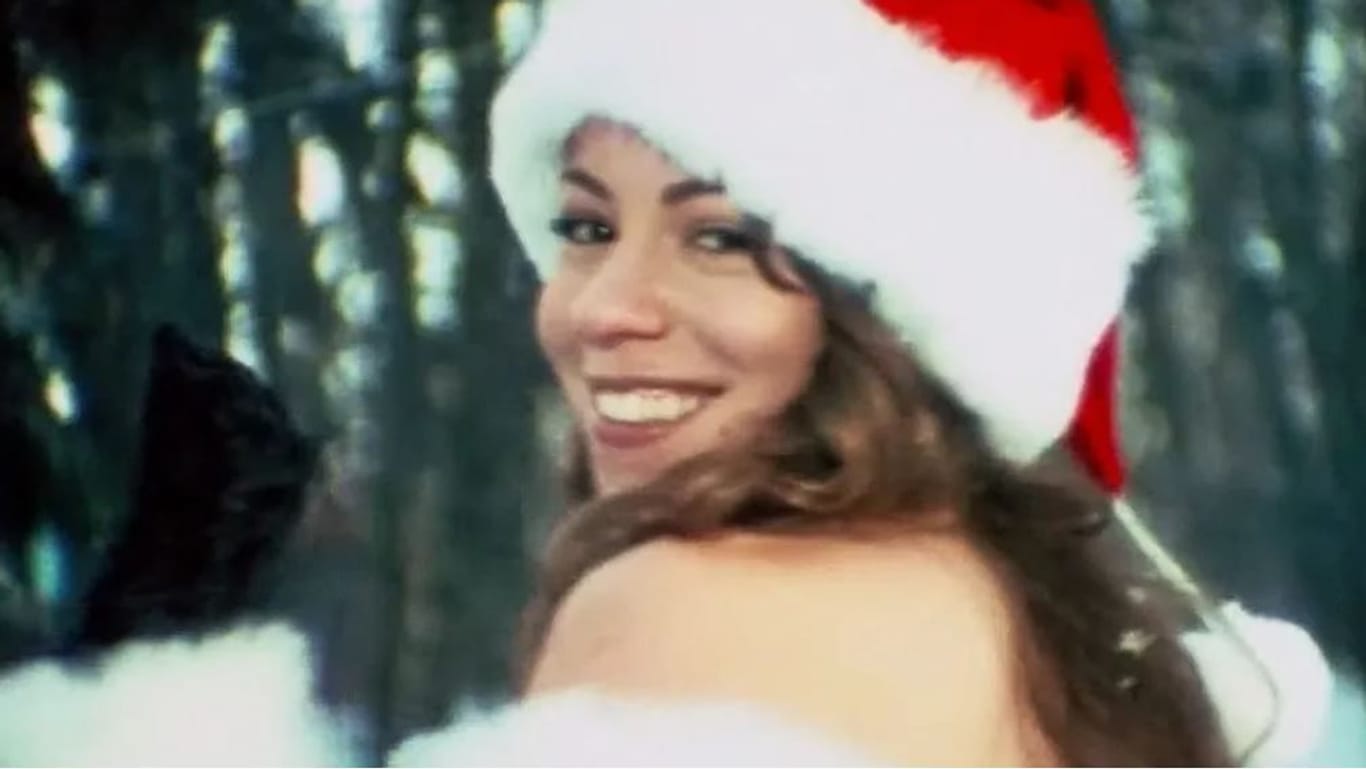 Eine Szene aus Mariah Careys Video zum Song "All I Want for Christmas Is You"