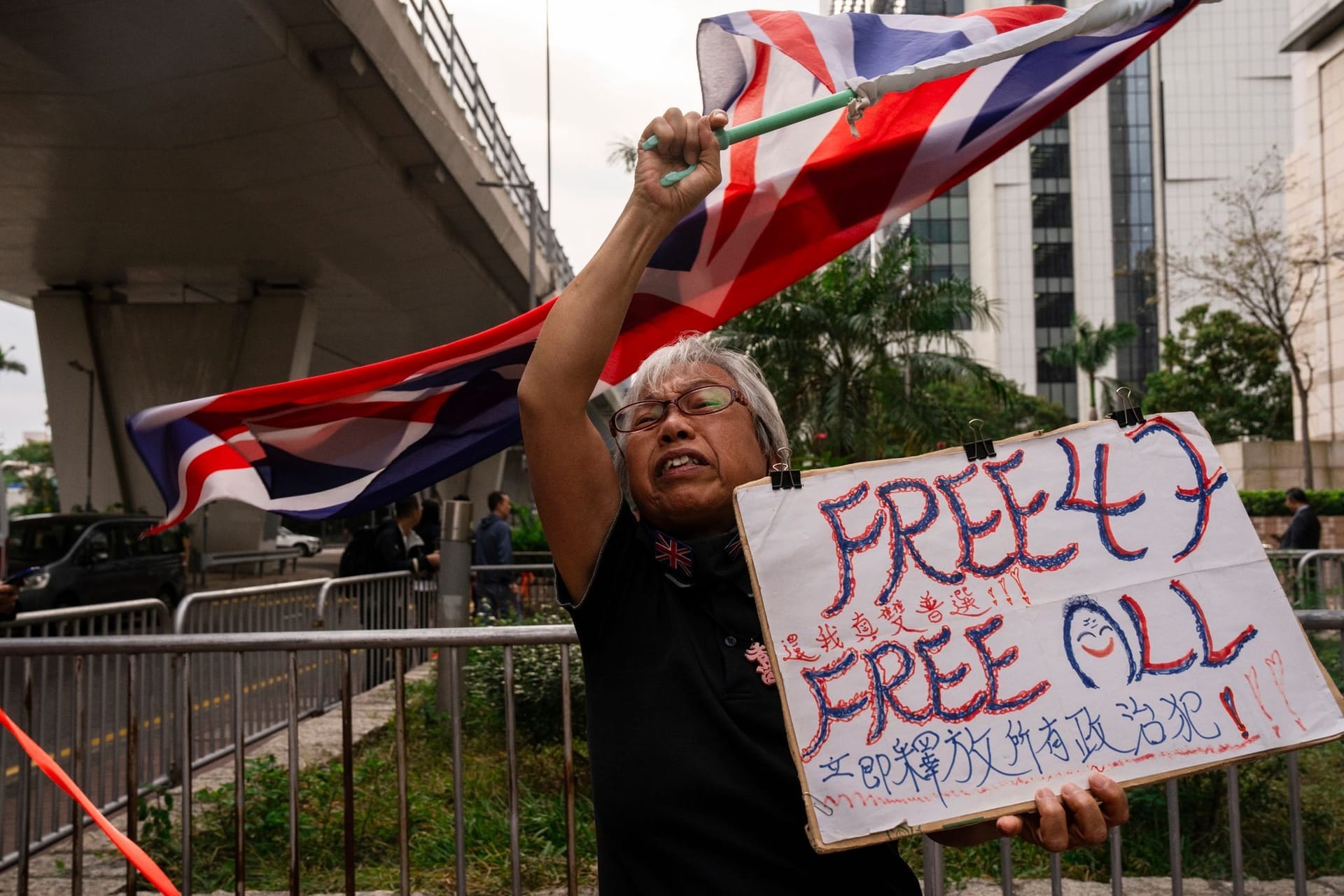Aktivistin protestiert in Hongkong