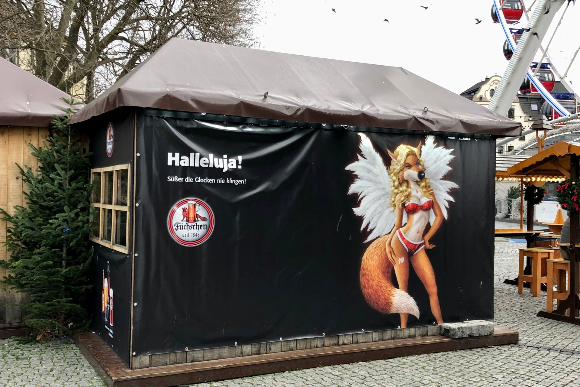 Um dieses Banner geht es: "Halleluja! Süßer die Glocken nie klingen".