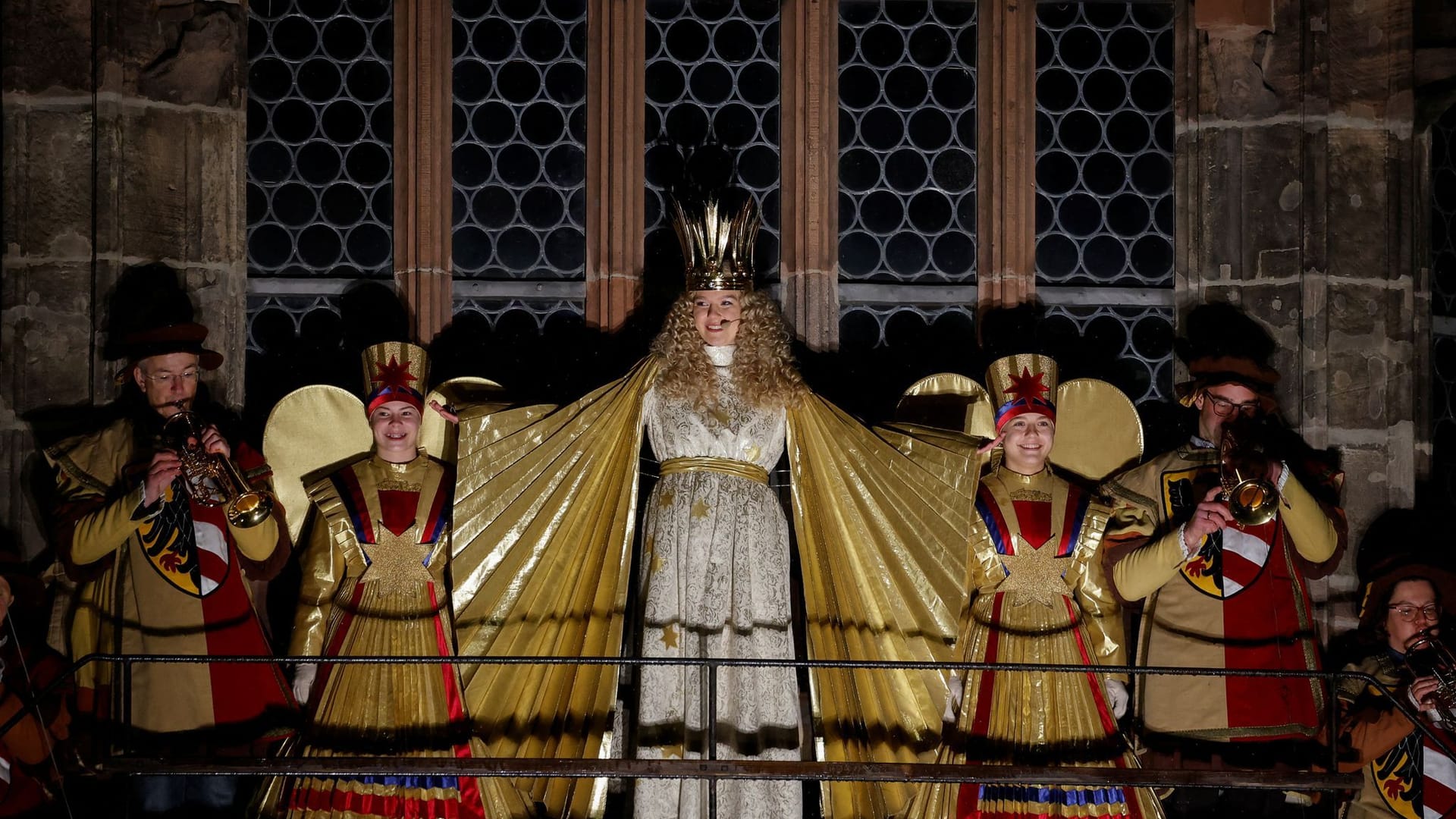 Christkind Nelli Lunkenheimer hat bei der Eröffnung ihre Premiere gegeben.