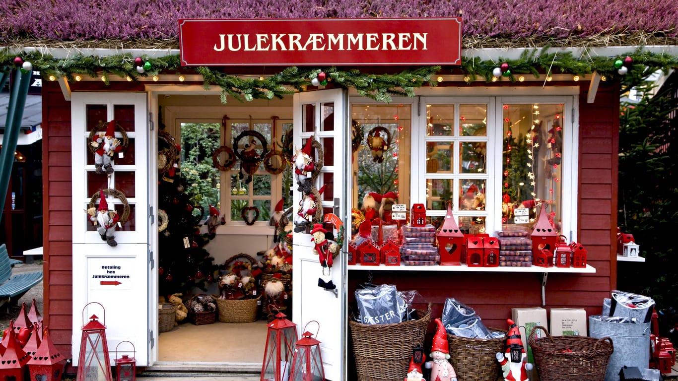 Dänischer Weihnachtsstand (Symbolbild): Auch in Leverkusen sind die Stände im typisch skandinavischen Rot gestrichen.
