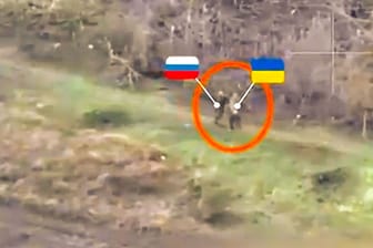 Menschliche Schutzschilde? Diese Aufnahmen sollen ein grausames Kriegsverbrechen russischer Soldaten zeigen.