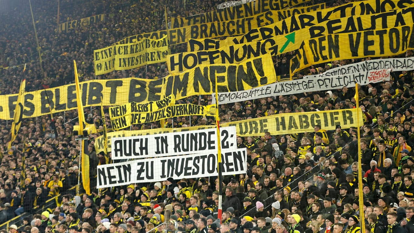 Fan-Wut: Protestbanner gegen den Investoren-Plan der DFL beim Spiel von Borussia Dortmund gegen RB Leipzig am Samstag.