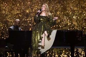Sängerin Adele bei den Brit Awards 2022 (Archivbild): Im kommenden Jahr soll die 35-Jährige offenbar auf dem Messegelände auftreten.