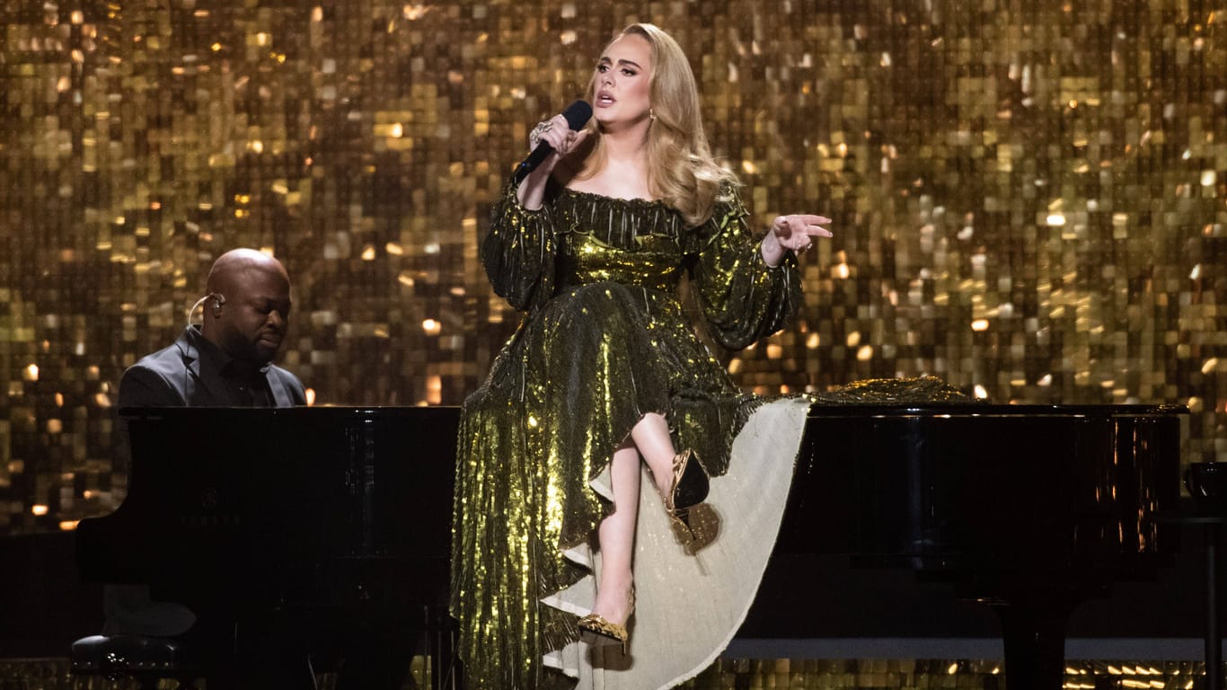 Sängerin Adele bei den Brit Awards 2022 (Archivbild): Im kommenden Jahr soll die 35-Jährige offenbar auf dem Messegelände auftreten.