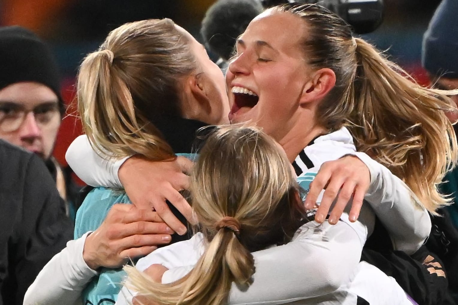 Jubel beim deutschen Team nach dem 3:0 über Dänemark.