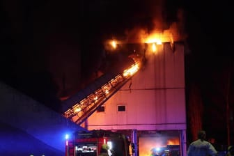 Feuer bei der Betonfirma Cemex: Der Brand verursachte einen gewaltigen Schaden.