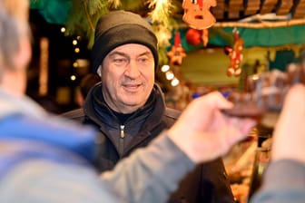 Markus Söder bei Besuch des Nürnberger Christkindlesmarktes (Archivbild).