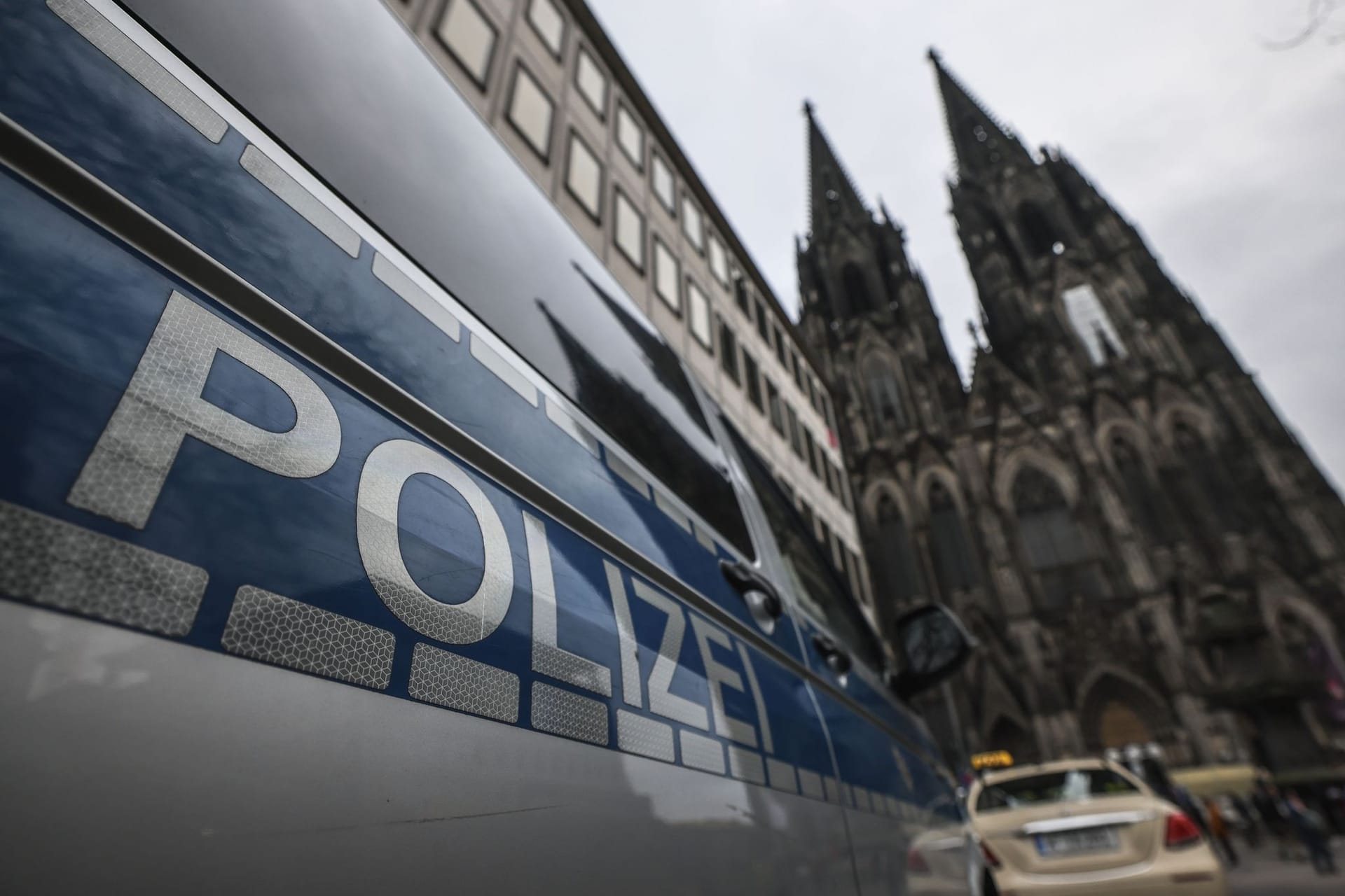 Polizei am Dom in Köln