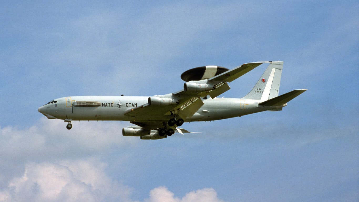 Boeing E-3A Sentry (Archivbild): Das Flugzeug drehte am Dienstag seine Kreise über Niedersachsen.
