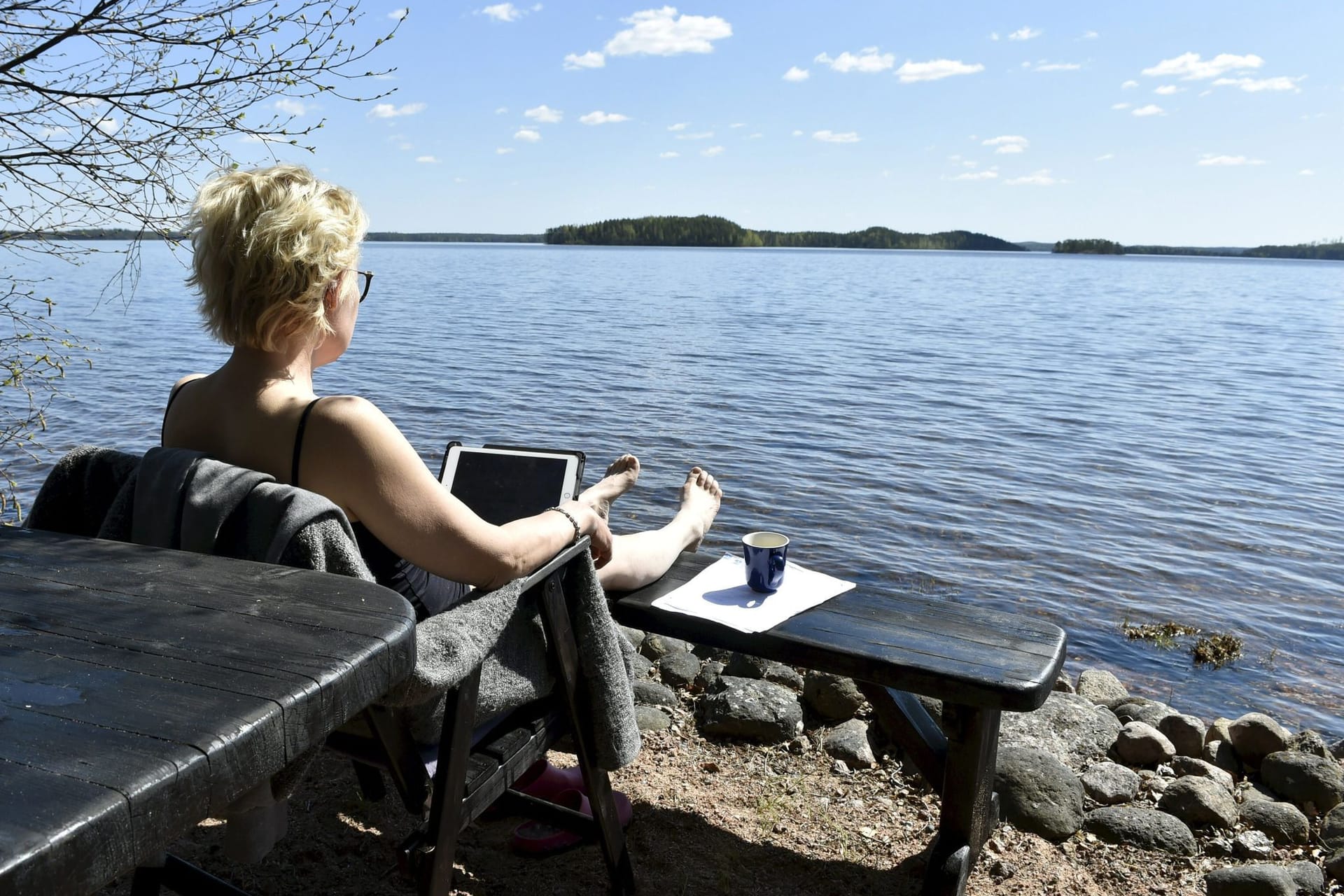 Mit dem Laptop am See