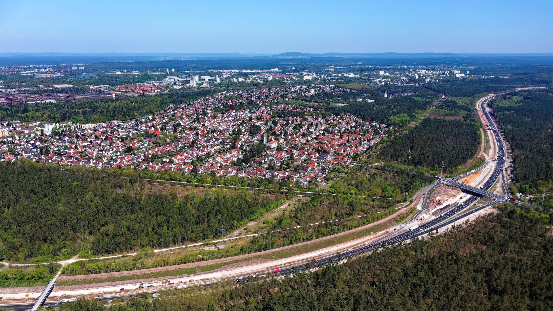 A73 bei Nürnberg (Symbolfoto): Für einige Anwohner wird es hier lauter, als das Gesetz erlaubt. A73 bei Nürnberg (Symbolfoto): Für einige Anwohner wird es hier lauter, als das Gesetz erlaubt.