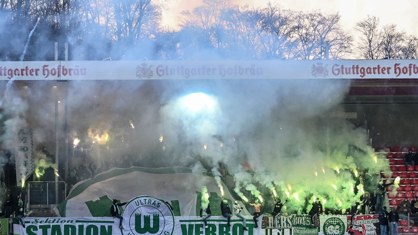 Wolfsburger Fans - Pyrotechnik