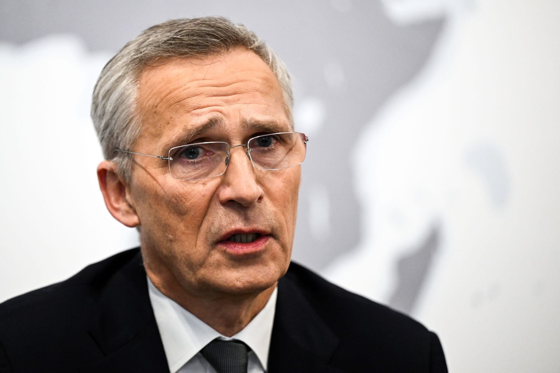 Nato-Generalsekretär Jens Stoltenberg (Archivbild): Er fordert, dass mehr Waffen und Munition im Westen produziert werden.