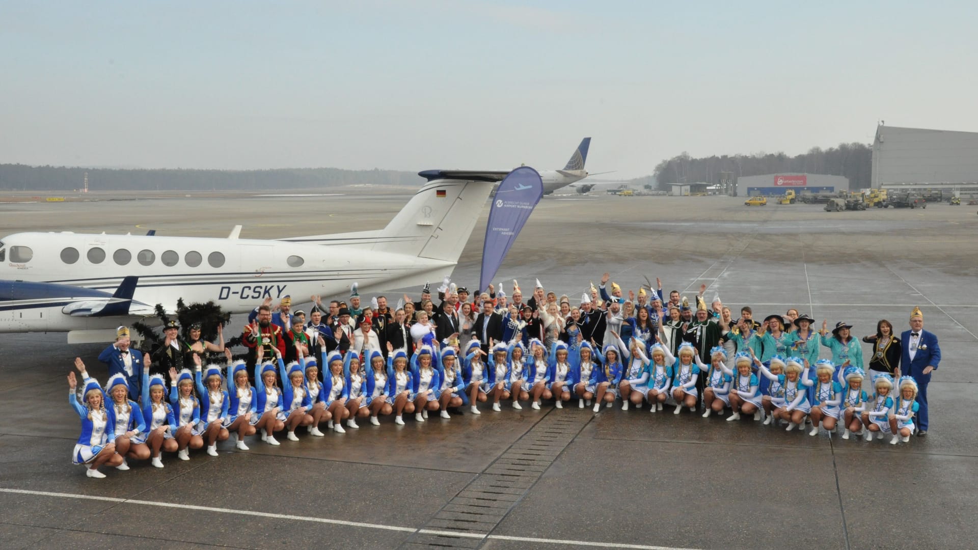 Vom Albrecht-Dürer-Airport in Nürnberg startet der traditionelle Prinzenflug der Nürnberger Luftflotte – das ist europaweit einzigartig.