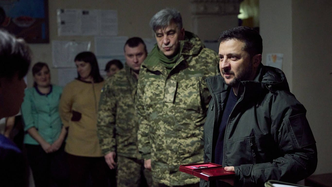 Wolodymyr Selenskyj (v.): Der ukrainische Präsident strebt die Rückeroberung der russisch besetzten Gebiete an.