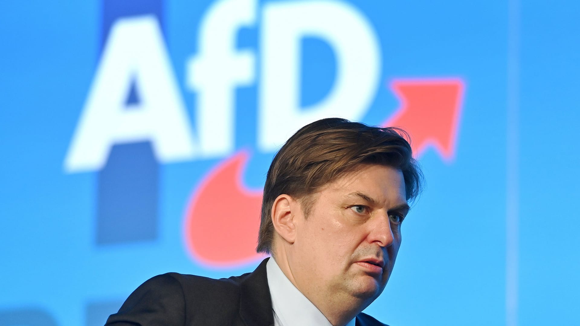 Der AfD-Spitzenkandidat Maximilian Krah: Er und andere AfD-Politiker haben Anzeigen in einem rechtsextremen Magazin geschaltet, das der Identitären Bewegung nahesteht.