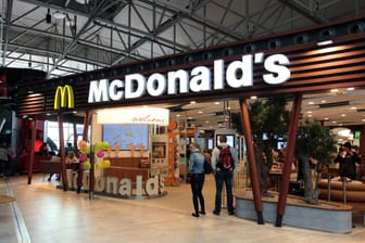Am Frankfurter Flughafen gibt es gleich drei McDonald's-Restaurants (Symbolfoto).