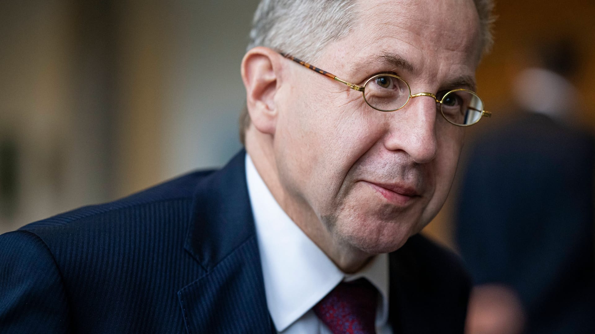 Hans-Georg Maaßen tritt als Zeuge im Untersuchungsausschuss "Politisch motivierte Gewalt" im Thüringer Landtag auf (Archivbild).